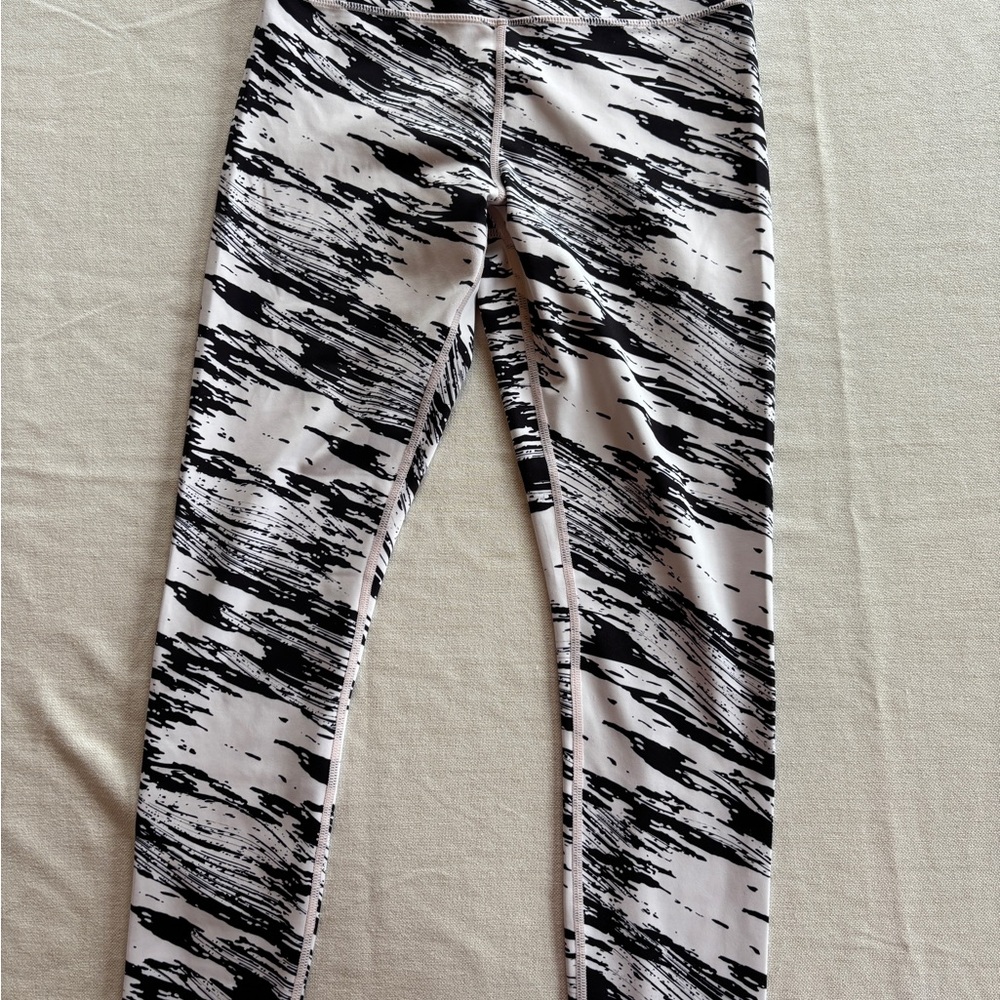ZYIA Black and White Abstract Leggings